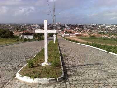 SUBIDA DA COLINA DA SANTA, POR VERA VIANA - SERRINHA - BA