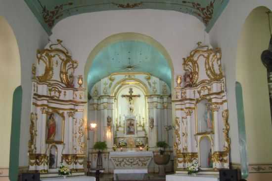 INTERIOR DA IGREJA DE SANTANA, POR VERA LCIA VIANA - SERRINHA - BA