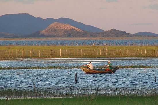 PESCADORES NO LAGO DE SOBRADINHO-FOTO:TOVINHO REGIS - SOBRADINHO - BA