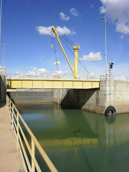 PONTE RODOVIRIA ELEVADIA NA BOCA DA ECLUSA UHE EM SOBRADINHO-FOTO:RAFAEL JOS RORATO - SOBRADINHO - BA