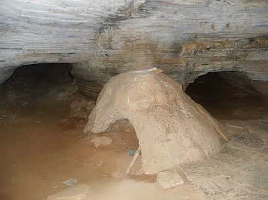 INTERIOR DA GRUTA DE SANTO ANTNIO EM TAQUARENDI-BA-FOTO:LOURDESGONZAGA. - TAQUARENDI - BA