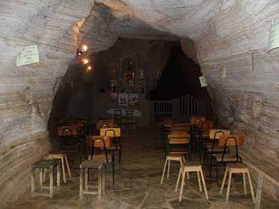 CAPELA NO INTERIOR DA GRUTA DE SANTO ANTNIO EM TAQUARENDI-BA-FOTO:LOURDESGONZAGA. - TAQUARENDI - BA