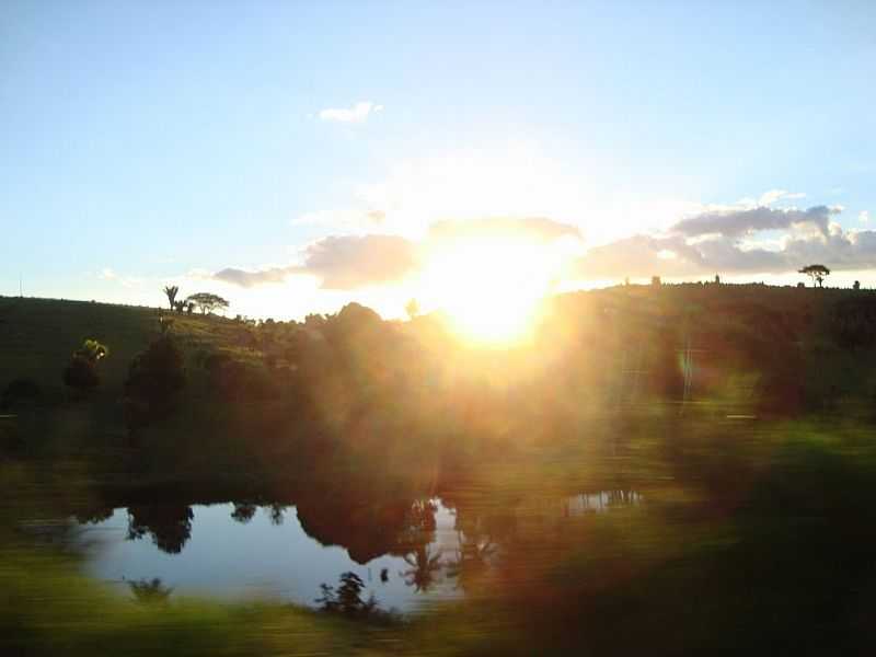 TEIXEIRA DE FREITAS-BA-PR DO SOL NO LAGO-FOTO:LEONIR ANGELO LUNARDI - TEIXEIRA DE FREITAS - BA