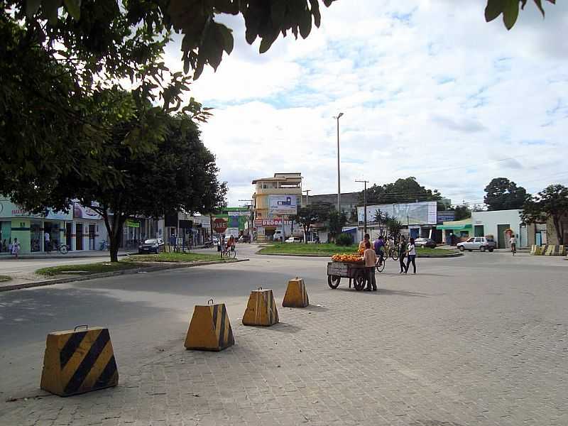 TEIXEIRA DE FREITAS-BA-PRACINHA NO CENTRO-FOTO:LEONIR ANGELO LUNARDI - TEIXEIRA DE FREITAS - BA