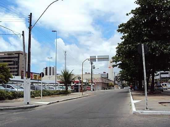 RUA PROF.SANDOVAL ARROXELAS-PONTA VERDE EM MACEI-AL-FOTO:HENRIQUE DE BORBA - MACEI - AL