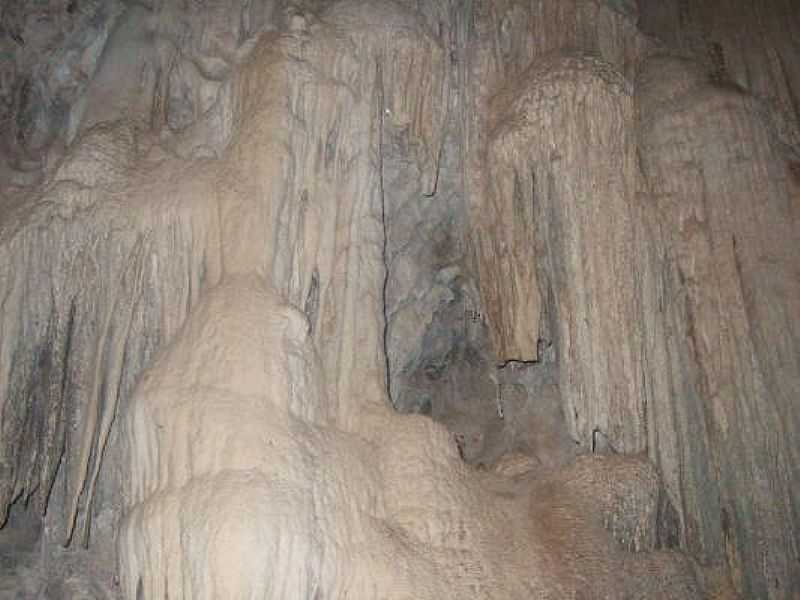 UBIRAIT-BA-O ALTAR NA GRUTA DA PAIXO-FOTO:ARCIONE TEIXEIRA LIMA - UBIRAIT - BA