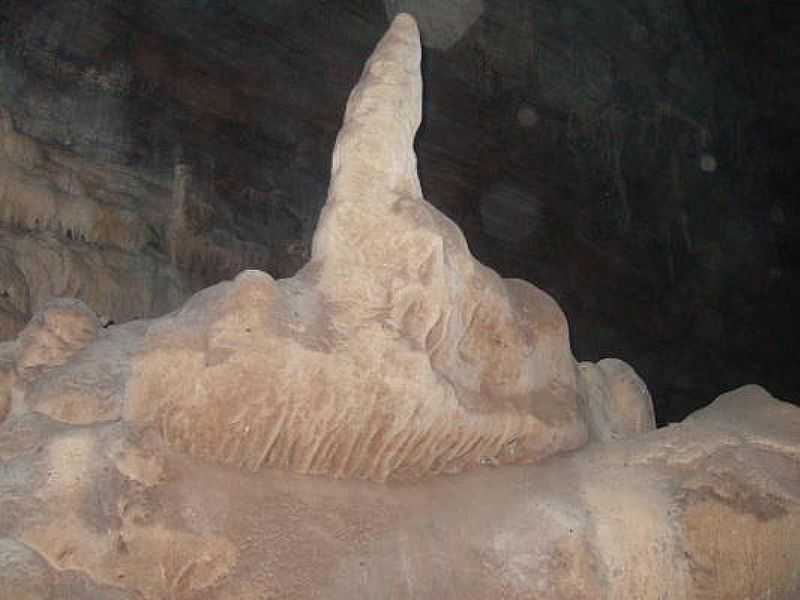 UBIRAIT-BA-TORRE NA GRUTA DA PAIXO-FOTO:ARCIONE TEIXEIRA LIMA - UBIRAIT - BA