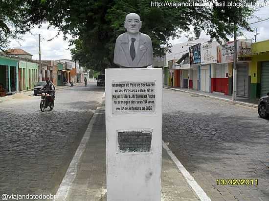 BUSTO EM HOMENAGEM AO PATRIARCA DA CIDADE DE MAJOR ISIDORO-FOTO:SERGIO FALCETTI - MAJOR ISIDORO - AL