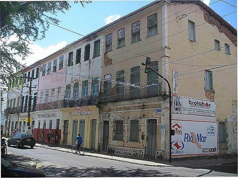 VALENA-BA-CASARES NA PRAA DA REPBLICA-FOTO:HELIO QUEIROZ FILHO - VALENA - BA