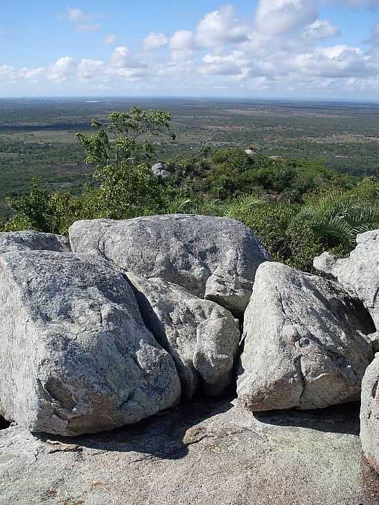 VALENTE-BA-PEDRAS NO ALTO DA SERRA DO PINTADO-FOTO:JORGE LN - VALENTE - BA