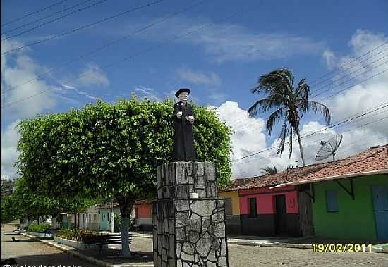 MONUMENTO EM HOMENAGEM  PE.CCERO EM MAR VERMELHO-FOTO:SERGIO FALCETTI - MAR VERMELHO - AL