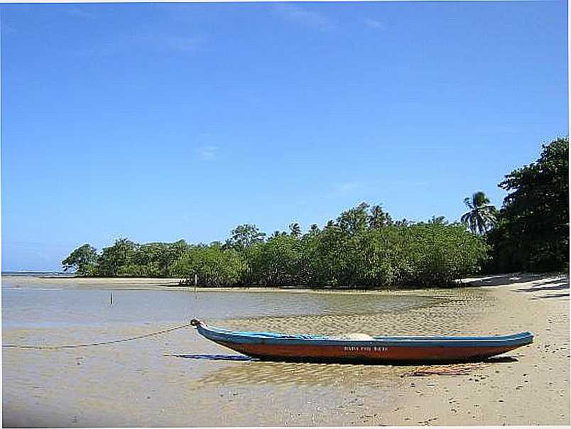 VELHA BOIPEBA-BA-CANOA NA PRAIA-FOTO:WWW.TRIPADVISOR.COM.BR - VELHA BOIPEBA - BA