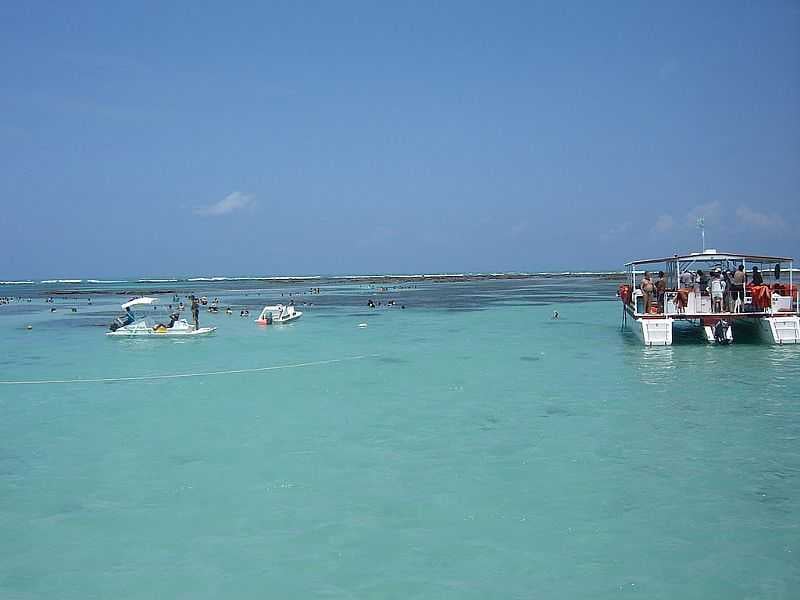 MARAGOGI-AL-TURISTAS E BARREIRA DE CORAIS-FOTO:ENIOPRADO - MARAGOGI - AL