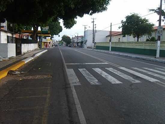 AV.JOO JAIME FERREIRA GOMES  FILHO NO CENTRO DE ACARA-CE-FOTO:ERASMOANDRADE - ACARA - CE