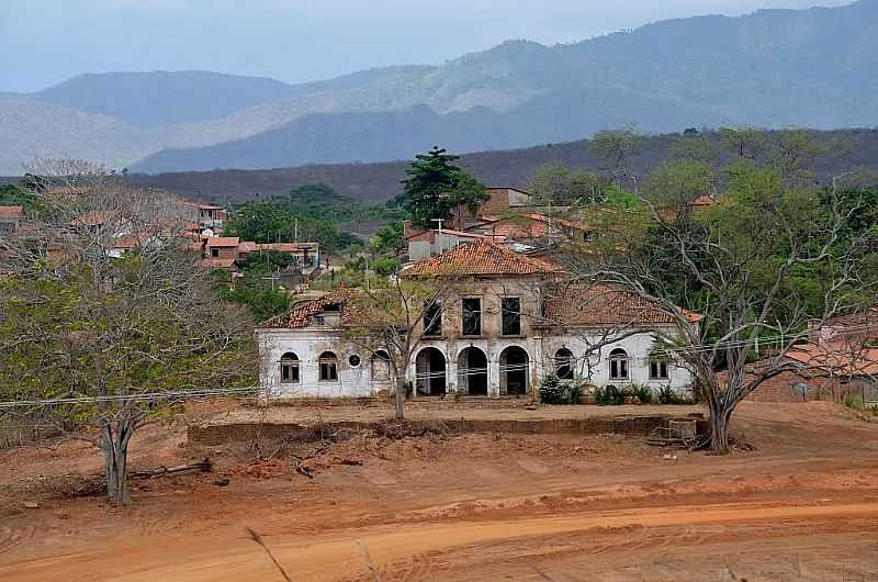 GUA VERDE-CE-MANSO ABANDONADA  BEIRA DA RODOVIA CE-060-FOTO:ARAGO - GUA VERDE - CE