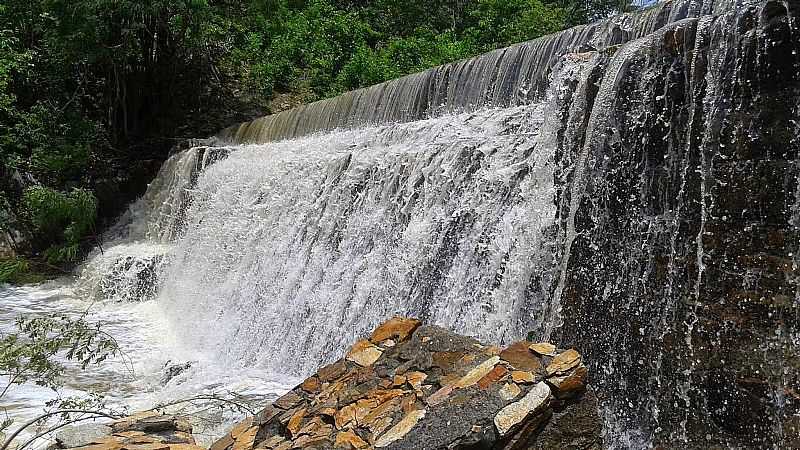 AIU--SANGRAMENTO NO AUDE PONTA DO SERROTE-FOTO:TRIBUNA SOBRAL  - AIU - CE