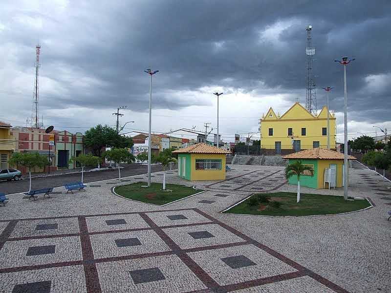 ALTO SANTO-CE-PRAA E IGREJA MATRIZ-FOTO:ITALO MORAIS - ALTO SANTO - CE