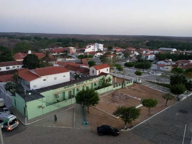 CASA HISTRICA DE 1904 DE PROPRIEDADE DO PRIEMIRO MAESTRO DA BANDA DE MSICA DA CIDADE CHICO LOPES. HOJE FUNCIONA A SECRETRIA DE SADE, POR SANDRA MARIA MATOS CARNEIRO - APUIARS - CE