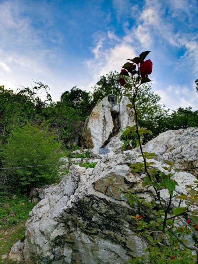 GRUTA DE NOSSA SENHORA DE FTIMA FICA NA SADA DA CIDADE DIREO A GENERAL, POR SANDRA MARIA MATOS CARNEIRO - APUIARS - CE