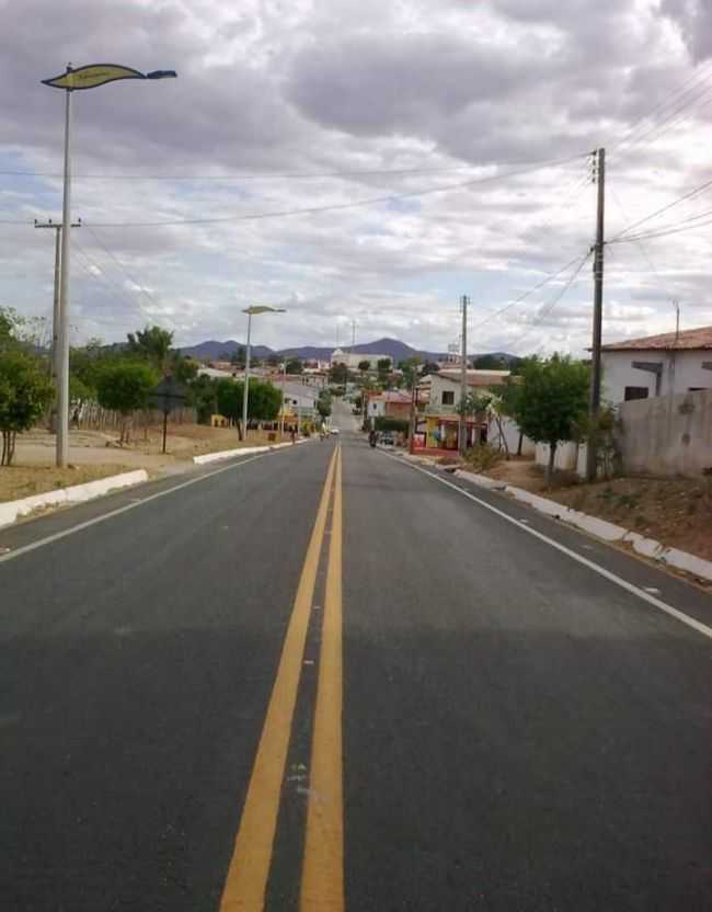 APUIARS ANDO DEVAGAR PORQUE J TIVE PRESSA E LEVO O MEU SORRISO PORQUE J CHOREI DE MAIS. ENTRADA DA CIDADE, POR SANDRA MARIA MATOS CARNEIRO - APUIARS - CE