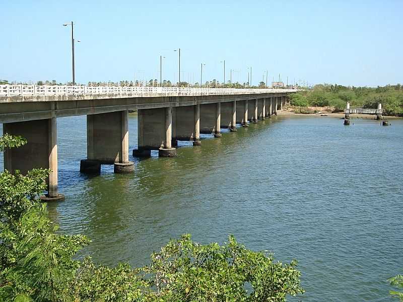 ARACATI-CE-PONTE SOBRE O RIO JAGUARIBE-FOTO:HERLANIO EVANGELISTA - ARACATI - CE