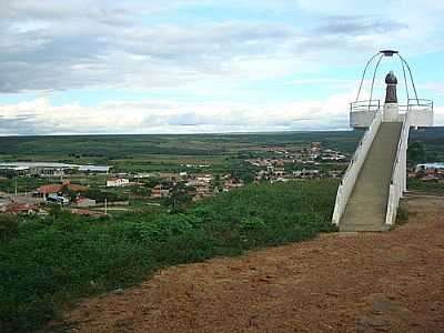 ARARIPE - ESTTUA DE FREI DAMIO POR IVANGONDIM - ARARIPE - CE