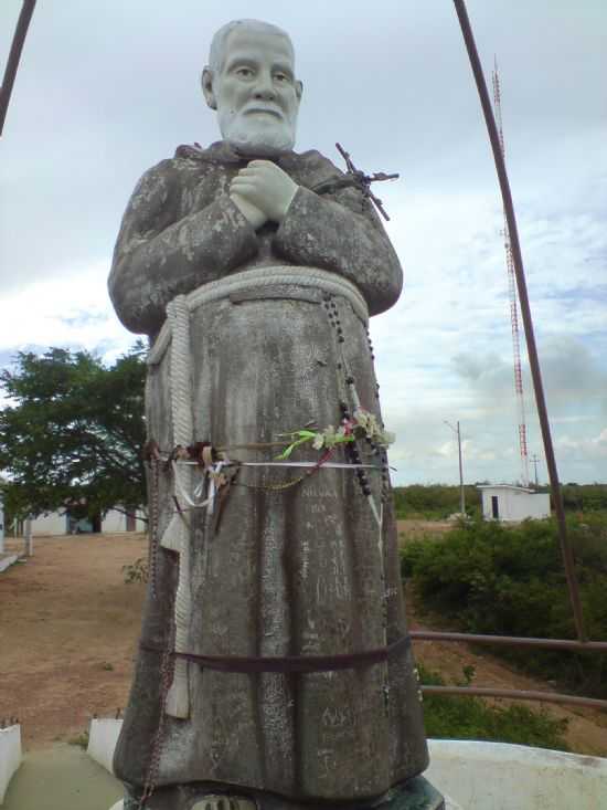 ESTATUA DE FREI DAMIO, POR THIAGO DOS PASSOS - ARARIPE - CE