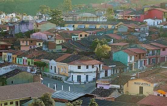 O COLORIDO DAS CASAS EM ARATUBA, ANTIGA VILA DE COIT-CE-FOTO:JULIOLIMA - ARATUBA - CE