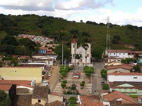 PRAA E IGREJA MATRIZ DE ARATUBA, ANTIGA VILA DE COIT-CE-FOTO: GESTAR ARATUBA - ARATUBA - CE