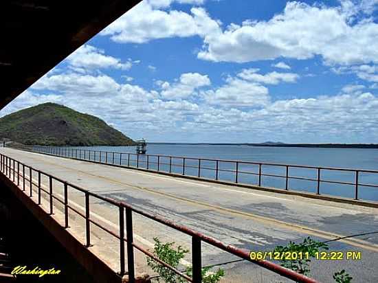 PONTE SOBRE A BARRAGEM EM BANABUI-CE-FOTO:WLUIZ - BANABUI - CE