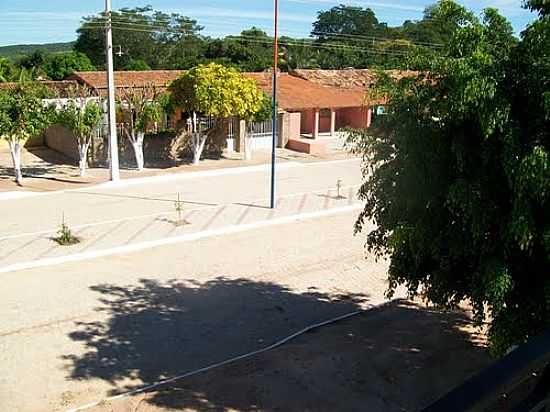 AVENIDA EM VILA BARREIROS-FOTO:MIGUEL SAMPAIO LACER - BARREIROS - CE