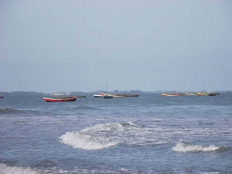 BITUPIT-CE-BARCOS NA PRAIA DE BITUPIT-FOTO:REGINALDO TEIXEIRA GOMES - BITUPIT - CE