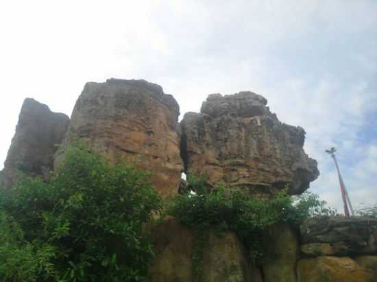 PEDRA DO URUBU, POR RENATA CARVALHO - BREJO SANTO - CE