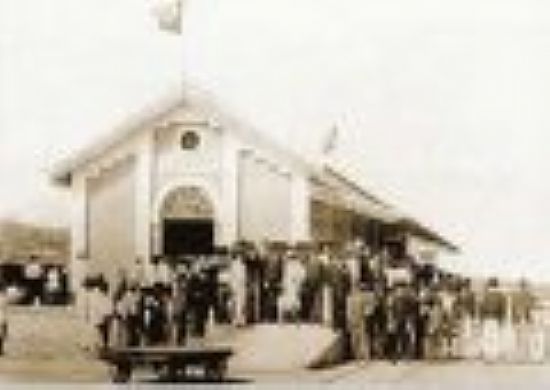 A ESTAO DE CANGATY-HOJE CAIO PRADO- NO DIA DE SUA INAUGURAO EM 1890-FOTO:AUTOR DESCONHECIDO DO SITE ESTAES FERROVIRIAS - CAIO PRADO - CE