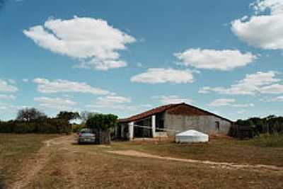 CASA REA RURAL-FOTO:KREWINKEL-TERTO DE A - CANAFISTULA - CE