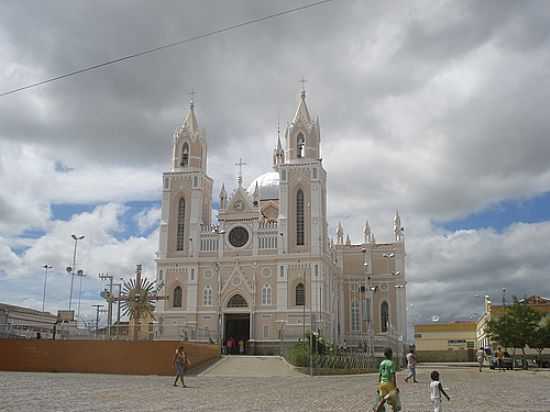 BASLICA DE SO FRANCISCO DAS CHAGAS EM CANIND-CE-FOTO:CLAUDIO LIMA - CANIND - CE
