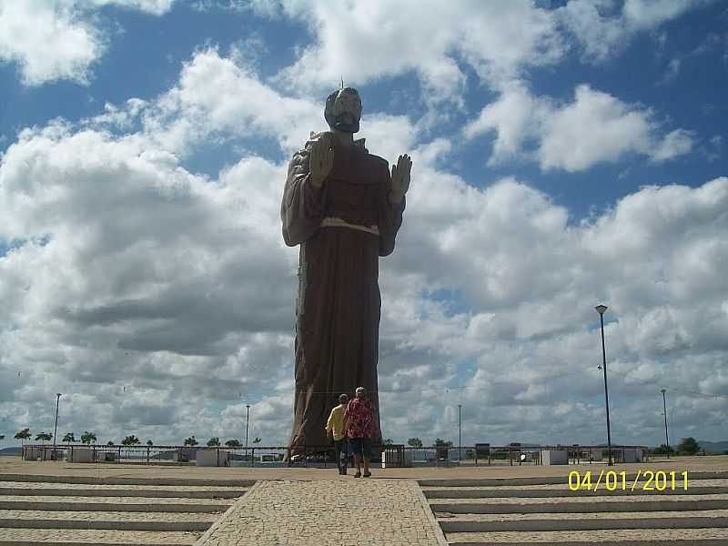 CANIND-CE-ESTTUA DE SO FRANCISCO DAS CHAGAS-FOTO:JOSUE MARINHO - CANIND - CE