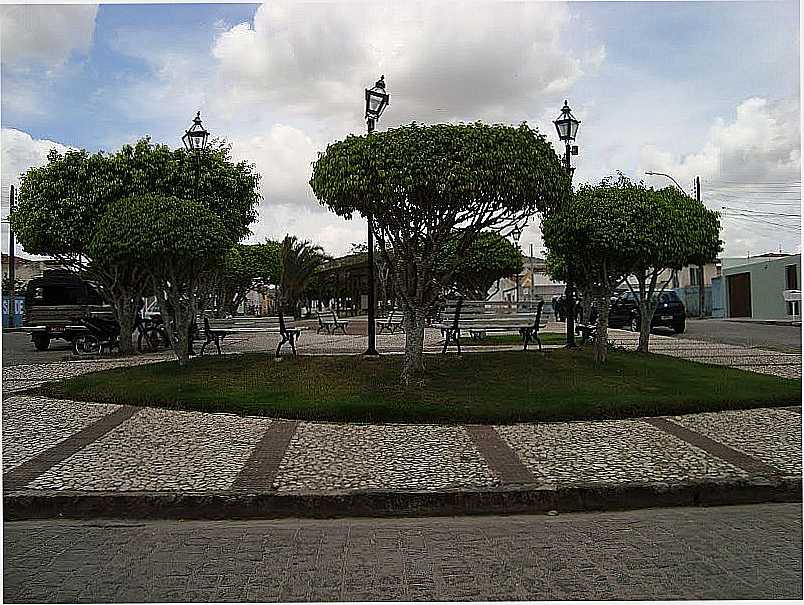 OLHO DGUA DAS FLORES-AL-PRAA EM FRENTE  MATERNIDADE-FOTO:NILSON BARBOSA - OLHO D'GUA DAS FLORES - AL