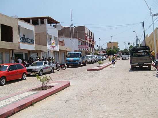 AVENIDA CENTRAL EM CARNAUBAL-FOTO:DOTY - CARNAUBAL - CE