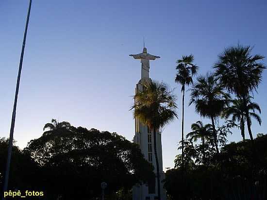 CRATO-CE-ESTTUA DE CRISTO NA PRAA FRANCISCO DE S-FOTO:PROFESSOR_PEPE - CRATO - CE