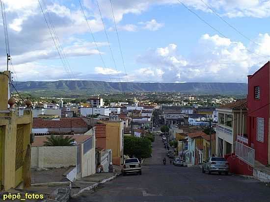 CRATO-CE-VISTA DA CIDADE E AO FUNDO A SERRA DE ARARIPE-FOTO:PROFESSOR_PEPE - CRATO - CE