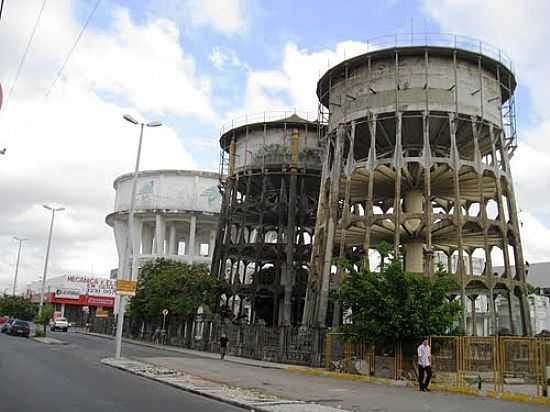 CAIXAS DGUA NA PRAA CLVIS BEVILQUA EM FORTALEZA-CE-FOTO:FRANCISCO EDSON MEND - FORTALEZA - CE