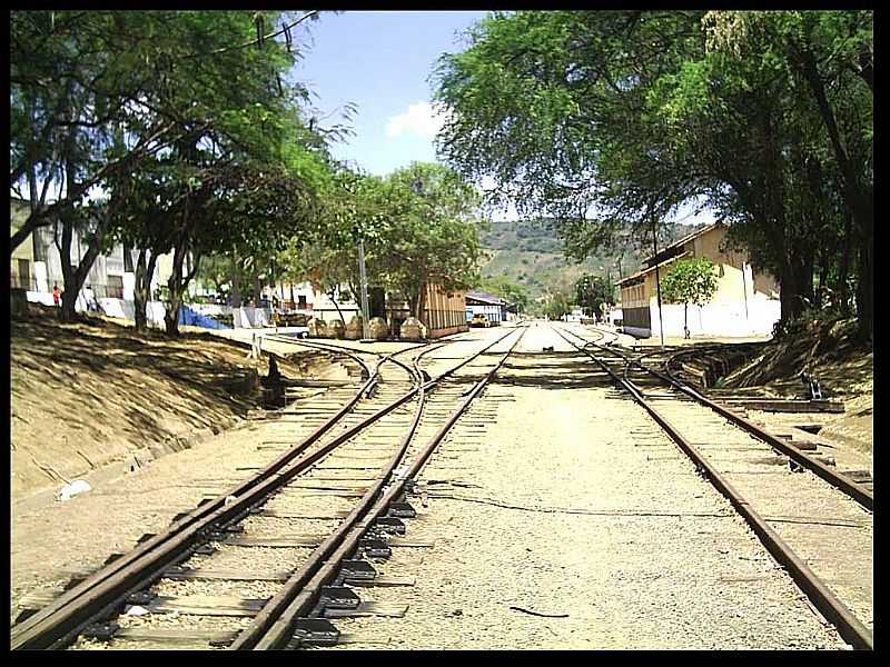 PALMEIRA DOS NDIOS-AL-LINHA FRREA NA RUA GRACILIANO RAMOS-FOTO:CRISTIANO SOARES - PALMEIRA DOS NDIOS - AL