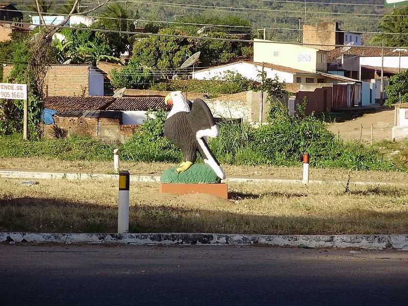 PALMEIRA DOS NDIOS-AL-MONUMENTO PRXIMO  RODOVIRIA-FOTO:BARCO DO ESPAO - PALMEIRA DOS NDIOS - AL