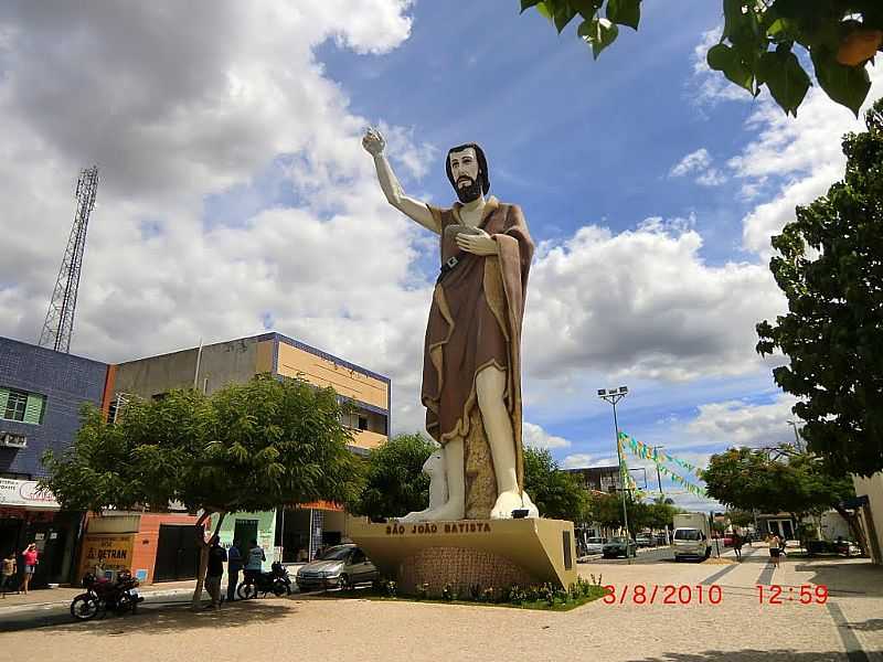 HORIZONTE-CE-IMAGEM DE SO JOO BATISTA NA ENTRADA DA CIDADE-FOTO:MACLIO GOMES - HORIZONTE - CE