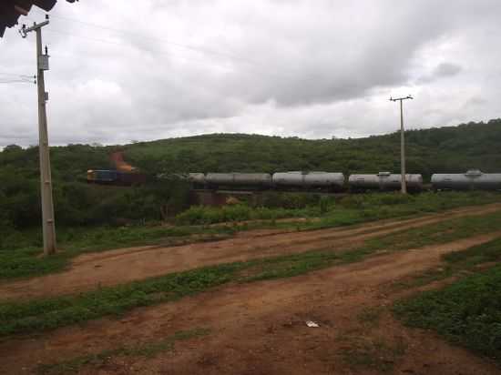TREM PASSANDO NO STIO TIMBABA, POR GLEYCE VIEIRA - IBICU - CE