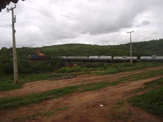 TREM PASSANDO NO STIO TIMBABA, POR GLEYCE VIEIRA - IBICU - CE