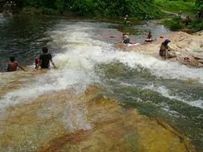 BANHO DE PIRAPORA-FOTO:DARLAN FONTENELE MAG - IBUGUAU - CE