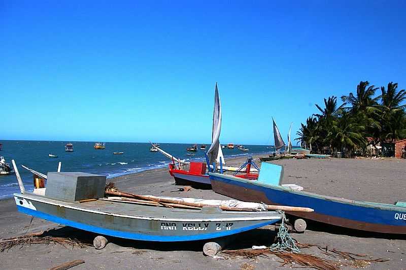 ICAPU-CE-BARCOS NA PRAIA-FOTO:NIMRA MHAD - ICAPU - CE