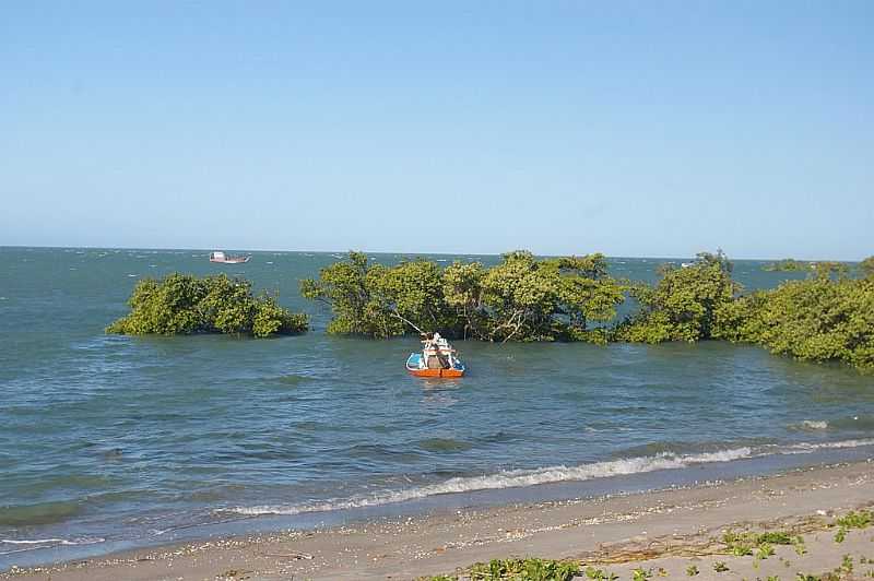 ICAPU-CE-PEQUENAS ILHAS NA PRAIA-FOTO:NIMRA MHAD - ICAPU - CE